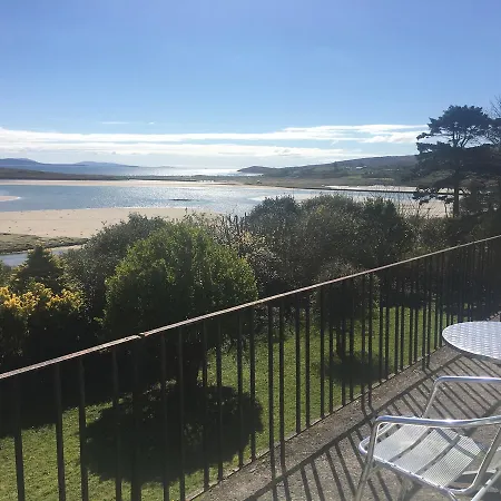 בית הארחה Mcloughlins Of